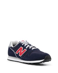 dunkelblaue und weiße Sportschuhe von New Balance