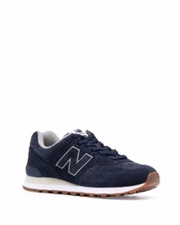 dunkelblaue und weiße Sportschuhe von New Balance