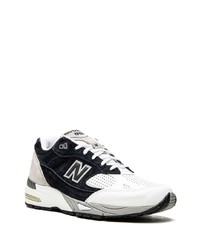 dunkelblaue und weiße Sportschuhe von New Balance