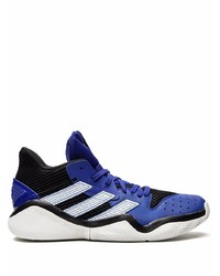 dunkelblaue und weiße Sportschuhe von adidas