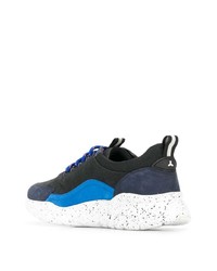 dunkelblaue und weiße Sportschuhe von Bally