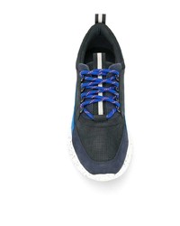 dunkelblaue und weiße Sportschuhe von Bally