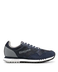 dunkelblaue und weiße Sportschuhe von Blauer