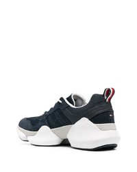 dunkelblaue und weiße Sportschuhe von Tommy Hilfiger