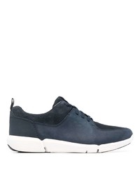 dunkelblaue und weiße Sportschuhe von Clarks Originals