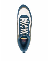 dunkelblaue und weiße Sportschuhe von Puma