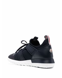 dunkelblaue und weiße Sportschuhe von Moncler