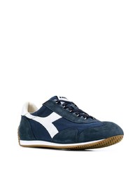 dunkelblaue und weiße Sportschuhe von Diadora