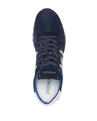 dunkelblaue und weiße Sportschuhe von Premiata