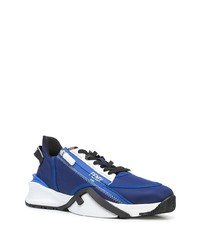 dunkelblaue und weiße Sportschuhe von Fendi