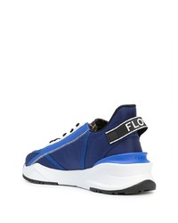 dunkelblaue und weiße Sportschuhe von Fendi