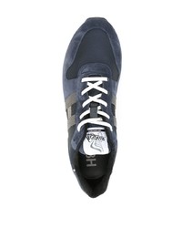 dunkelblaue und weiße Sportschuhe von Hogan