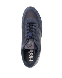 dunkelblaue und weiße Sportschuhe von Hogan