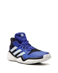 dunkelblaue und weiße Sportschuhe von adidas