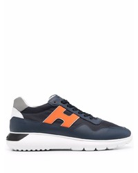 dunkelblaue und weiße Sportschuhe von Hogan