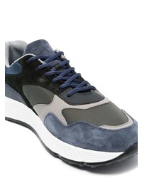 dunkelblaue und weiße Sportschuhe von Hogan