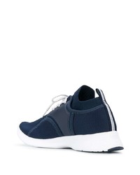 dunkelblaue und weiße Sportschuhe von Lacoste