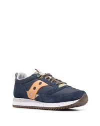 dunkelblaue und weiße Sportschuhe von Saucony