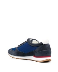 dunkelblaue und weiße Sportschuhe von Bally