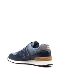 dunkelblaue und weiße Sportschuhe von New Balance