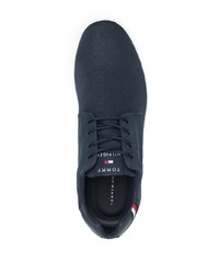 dunkelblaue und weiße Sportschuhe von Tommy Hilfiger