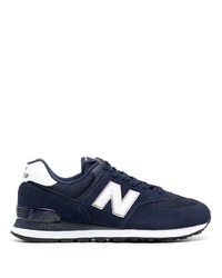 dunkelblaue und weiße Sportschuhe von New Balance