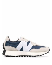 dunkelblaue und weiße Sportschuhe von New Balance