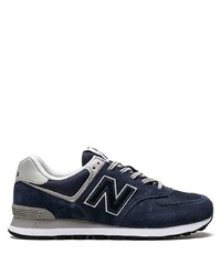 dunkelblaue und weiße Sportschuhe von New Balance