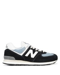 dunkelblaue und weiße Sportschuhe von New Balance