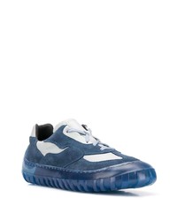 dunkelblaue und weiße Sportschuhe von A-Cold-Wall*