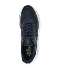 dunkelblaue und weiße Sportschuhe von Hogan