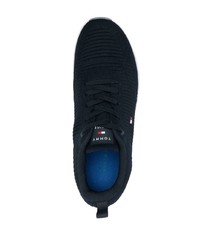 dunkelblaue und weiße Sportschuhe von Tommy Hilfiger