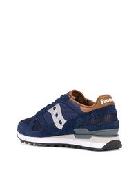 dunkelblaue und weiße Sportschuhe von Saucony