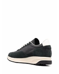 dunkelblaue und weiße Sportschuhe von Common Projects