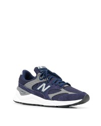 dunkelblaue und weiße Sportschuhe von New Balance