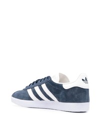 dunkelblaue und weiße Wildleder niedrige Sneakers von adidas