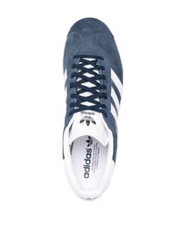 dunkelblaue und weiße Wildleder niedrige Sneakers von adidas