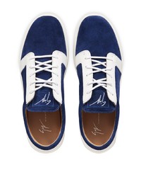 dunkelblaue und weiße Wildleder niedrige Sneakers von Giuseppe Zanotti