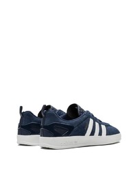 dunkelblaue und weiße Wildleder niedrige Sneakers von adidas