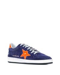 dunkelblaue Wildleder niedrige Sneakers mit Sternenmuster von Golden Goose