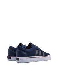 dunkelblaue Wildleder niedrige Sneakers von adidas