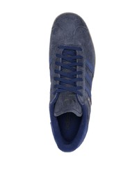 dunkelblaue Wildleder niedrige Sneakers von adidas