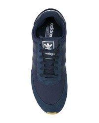 dunkelblaue Wildleder niedrige Sneakers von adidas