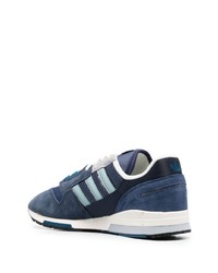 dunkelblaue Wildleder niedrige Sneakers von adidas