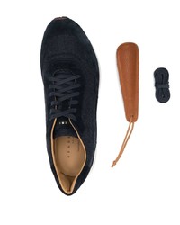 dunkelblaue Wildleder niedrige Sneakers von Henderson Baracco