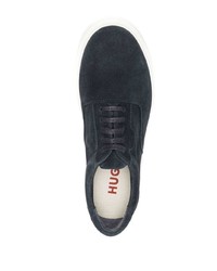 dunkelblaue Wildleder niedrige Sneakers von Hugo