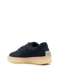 dunkelblaue Wildleder niedrige Sneakers von Clarks