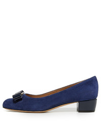 dunkelblaue Wildleder Pumps von Salvatore Ferragamo