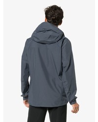 dunkelblaue Windjacke von Arc'teryx