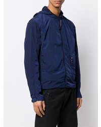 dunkelblaue Windjacke von CP Company